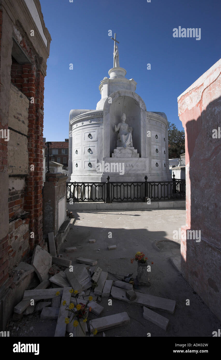 Graves above ground in New Orleans Stock Photo Alamy
