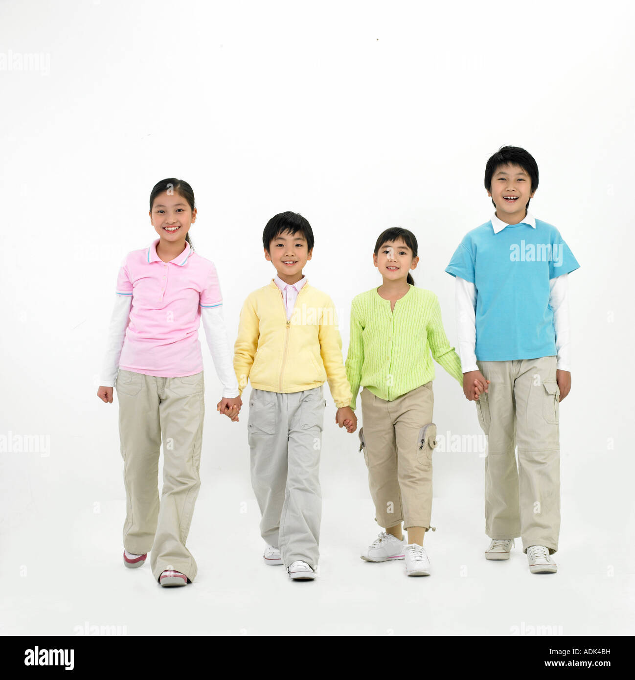 Children holding hands group line hi-res stock photography and images ...