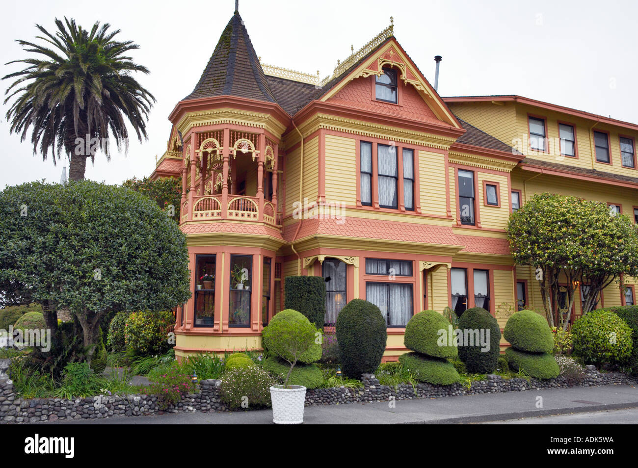 The Gingerbread Mansion in Ferndale California Stock Photo Alamy
