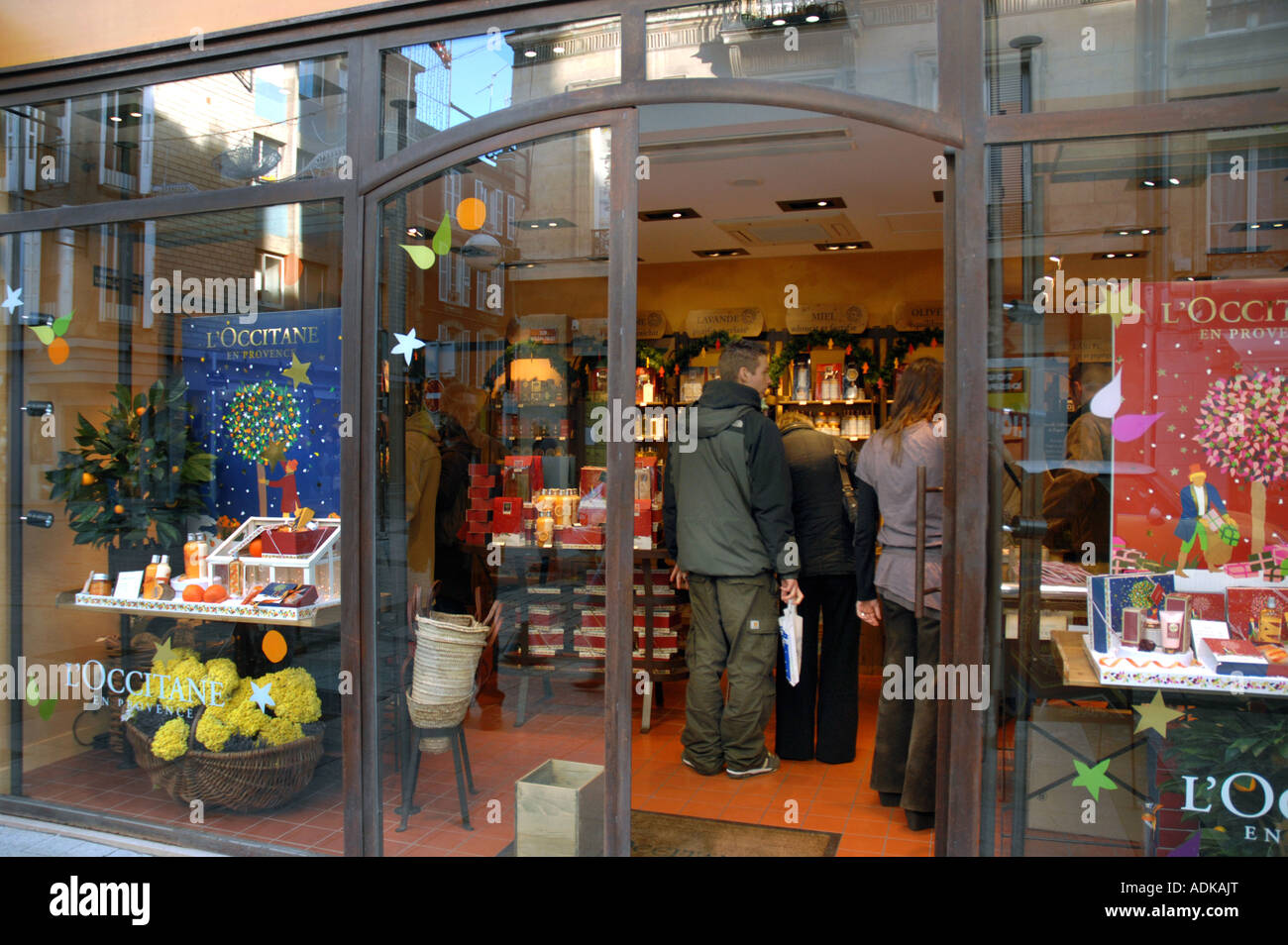 Shoppers inside French Parfumerie 'L'Ocittane', Shop in Caen, Normandy, France. December 2006. Stock Photo