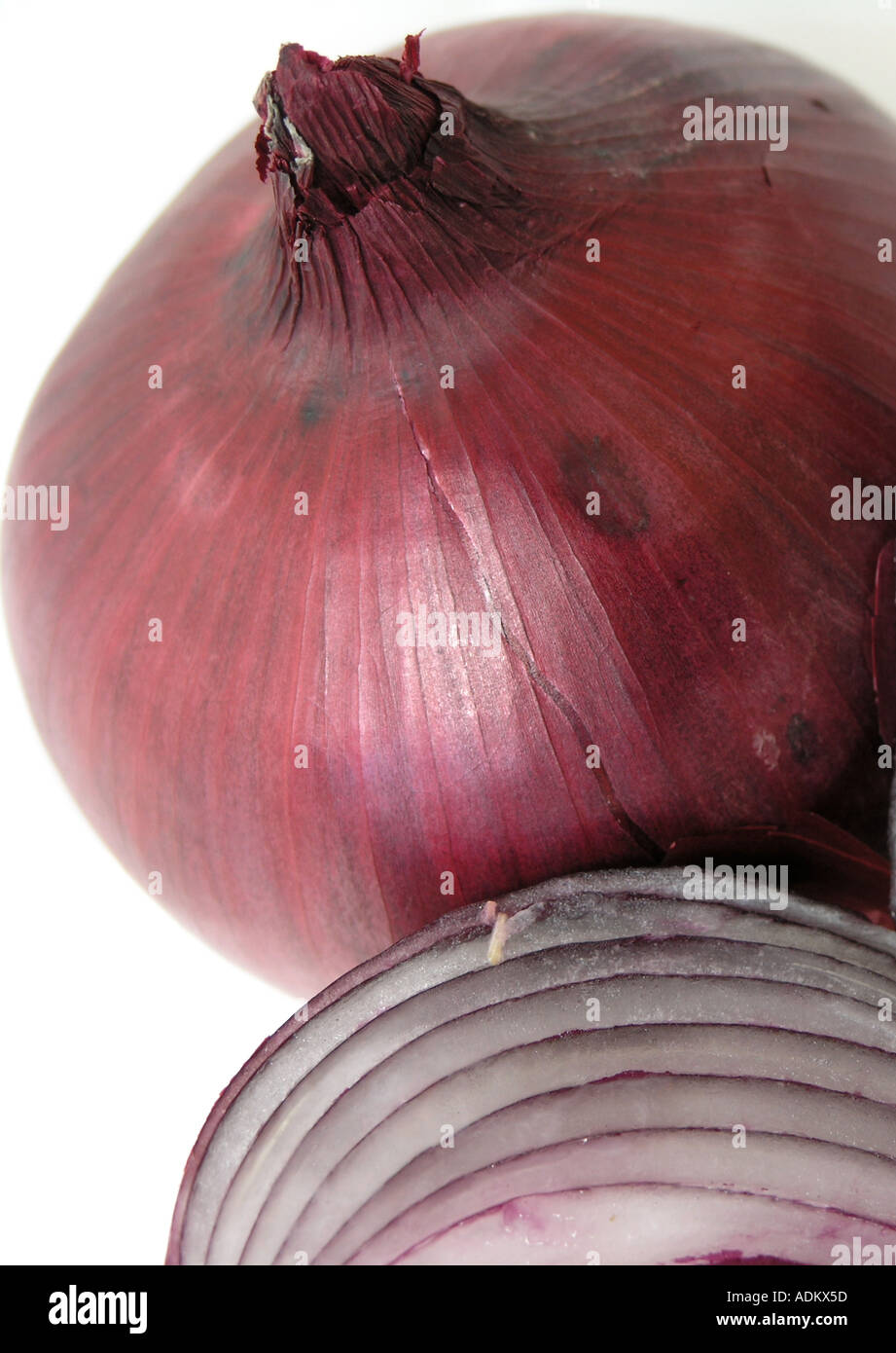 Halved red onion hi-res stock photography and images - Alamy