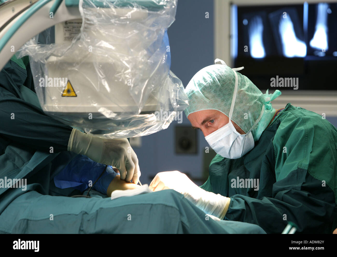 сосудистый оперирующий хирург