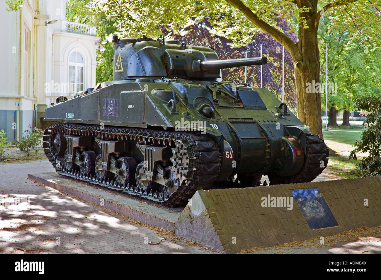Canadian M4 Sherman tank outside the Hartenstein Hotel Airborne War Museum, Oosterbeek, Holland Stock Photo