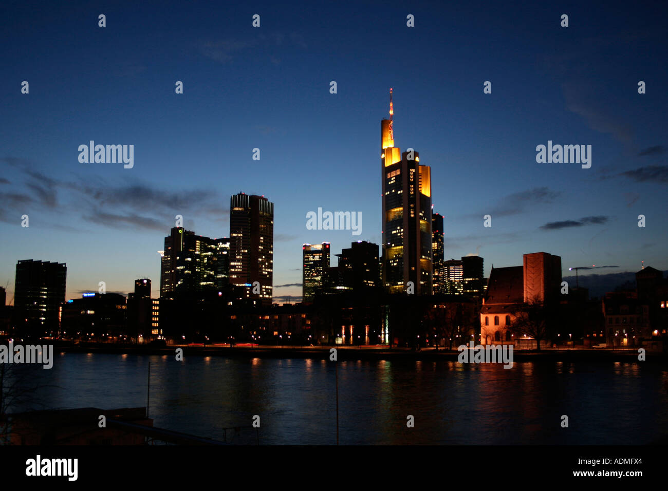 Across river main hi-res stock photography and images - Alamy