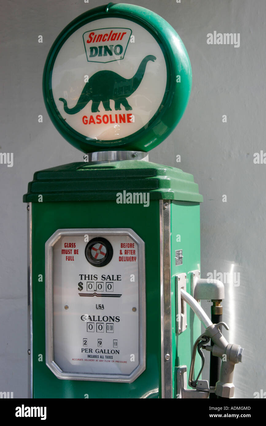 Leesburg Virginia,West Market Street,Sinclair Gasoline,antique pump