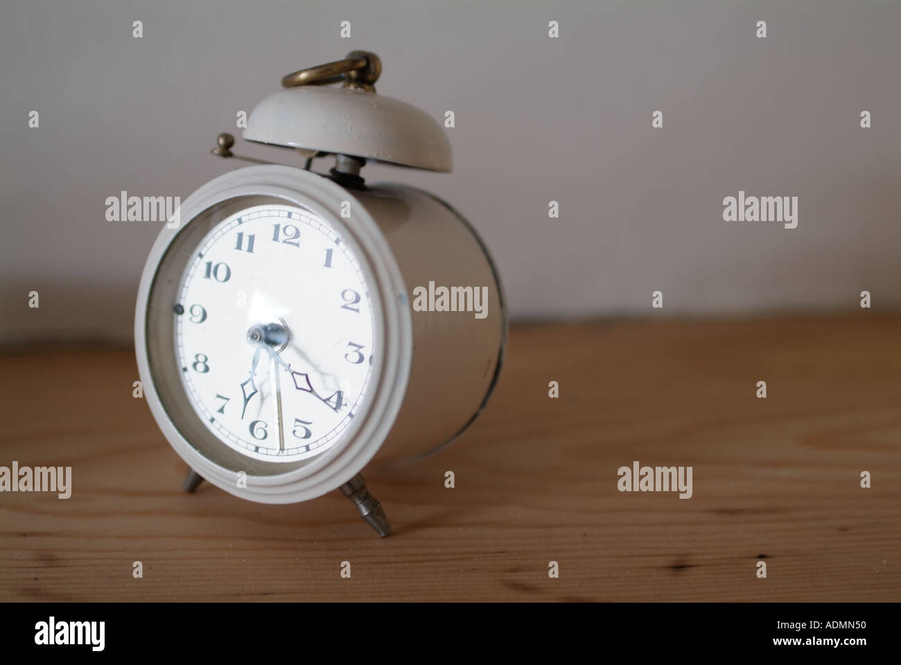 Alamer Clock An alarm clock hi-res stock photography and images - Alamy