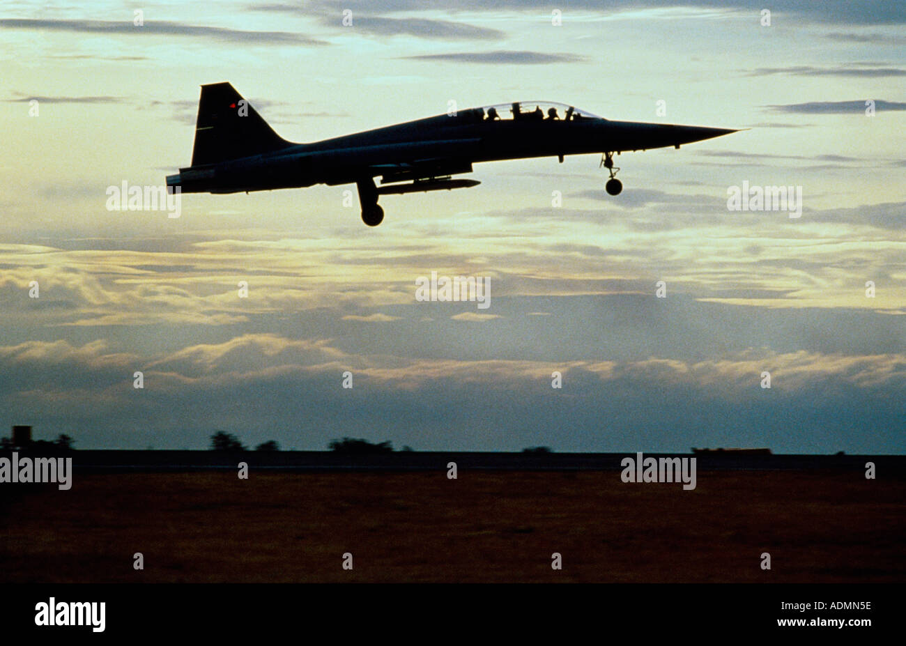 T 38 silhouette hi-res stock photography and images - Alamy