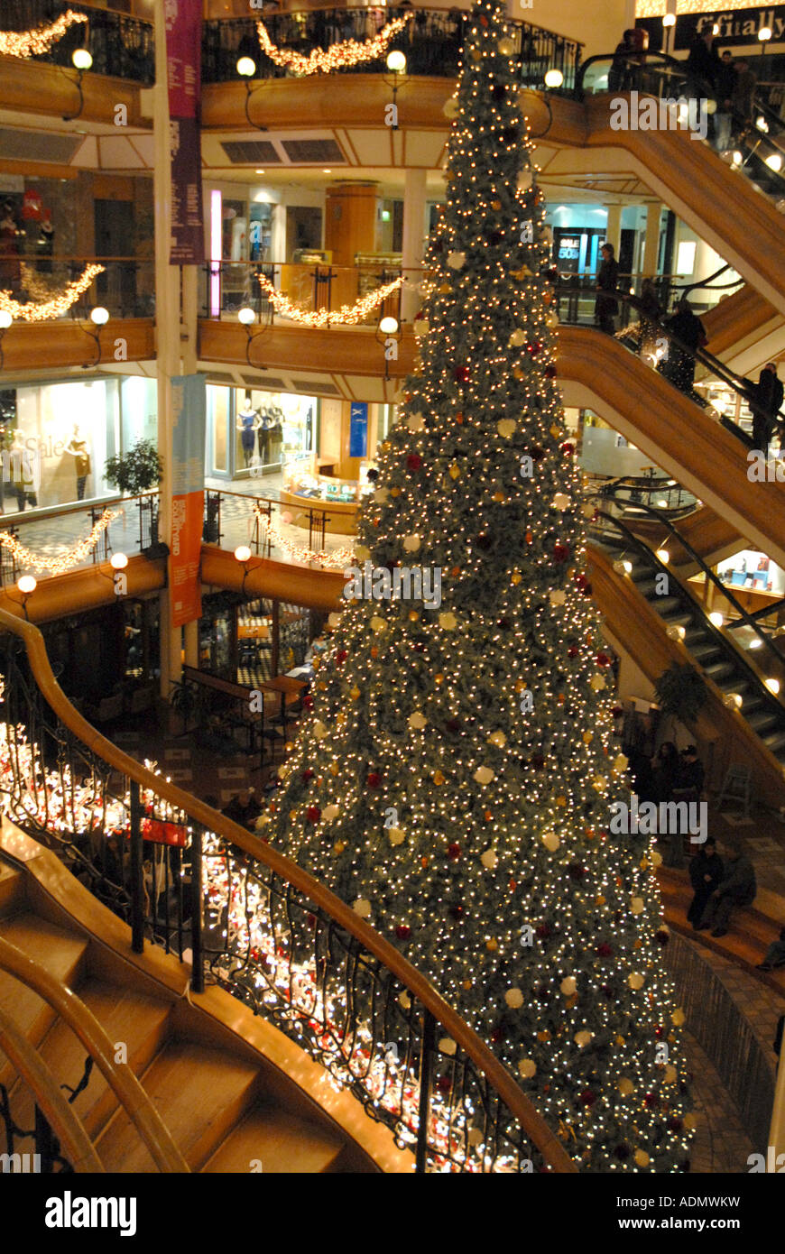 Princes Square Shopping Centre, Glasgow.Scotland. Christmas Eve,  December 2006 Stock Photo