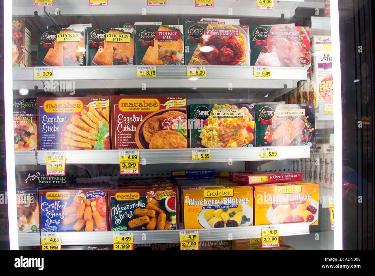 https://c8.alamy.com/comp/ADN008/kosher-frozen-food-freezer-of-large-american-supermarket-ADN008.jpg
