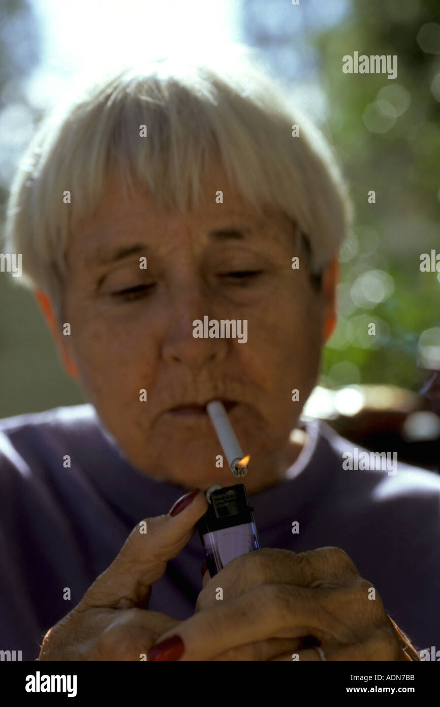 Mature woman smoking hi-res stock photography and images - Page 6 - Alamy