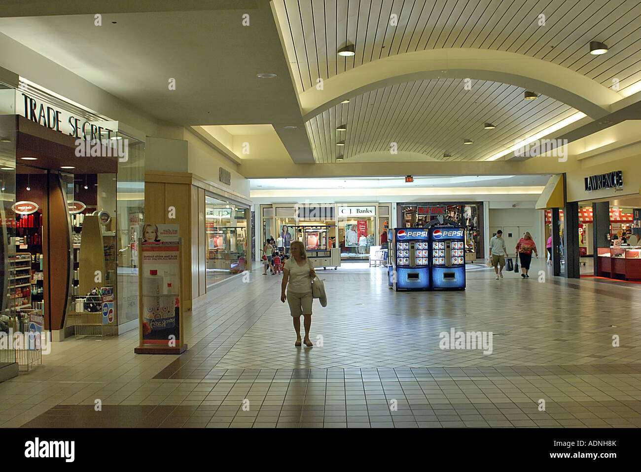 Inside an air conditioned US shopping mall in Michigan Stock Photo