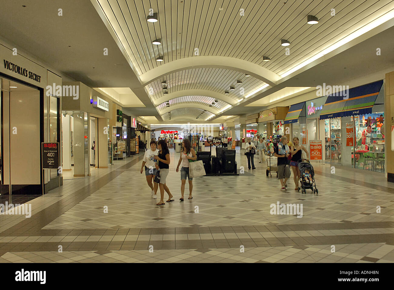 Inside an air conditioned US shopping mall in Michigan Stock Photo