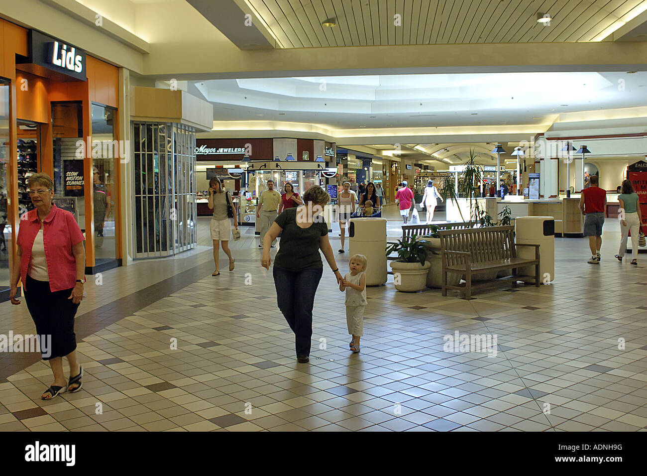 Inside an air conditioned US shopping mall in Michigan Stock Photo