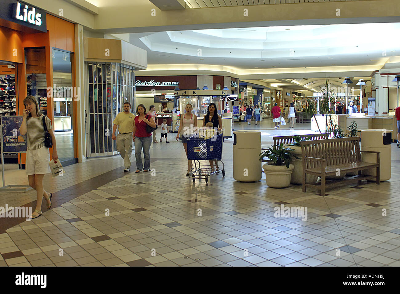 Inside An Air Conditioned Us Shopping Mall In Michigan Stock Photo Alamy