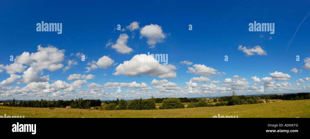 Blue sky voluminous fluffy hi-res stock photography and images - Alamy