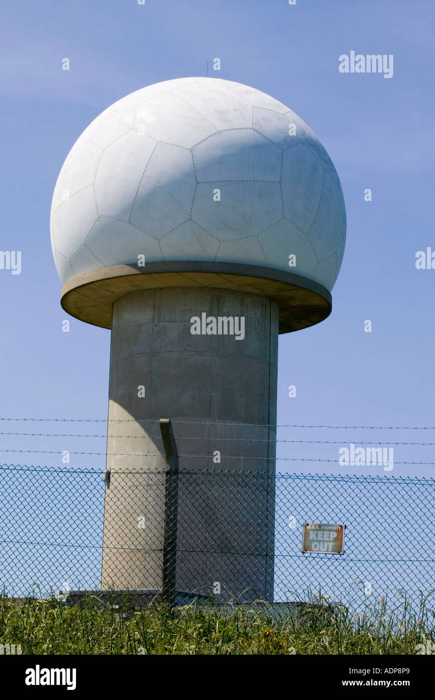 early-warning-radar-station-near-hartland-point-devon-uk-ADP8P9.jpg