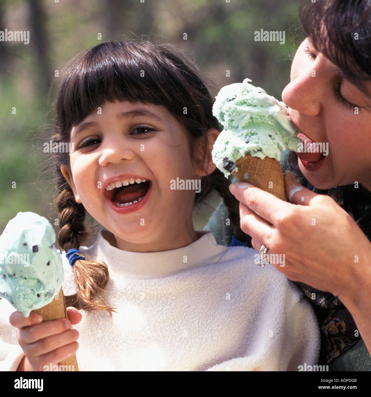 Mother kid ice cream treat hires stock photography and images Alamy