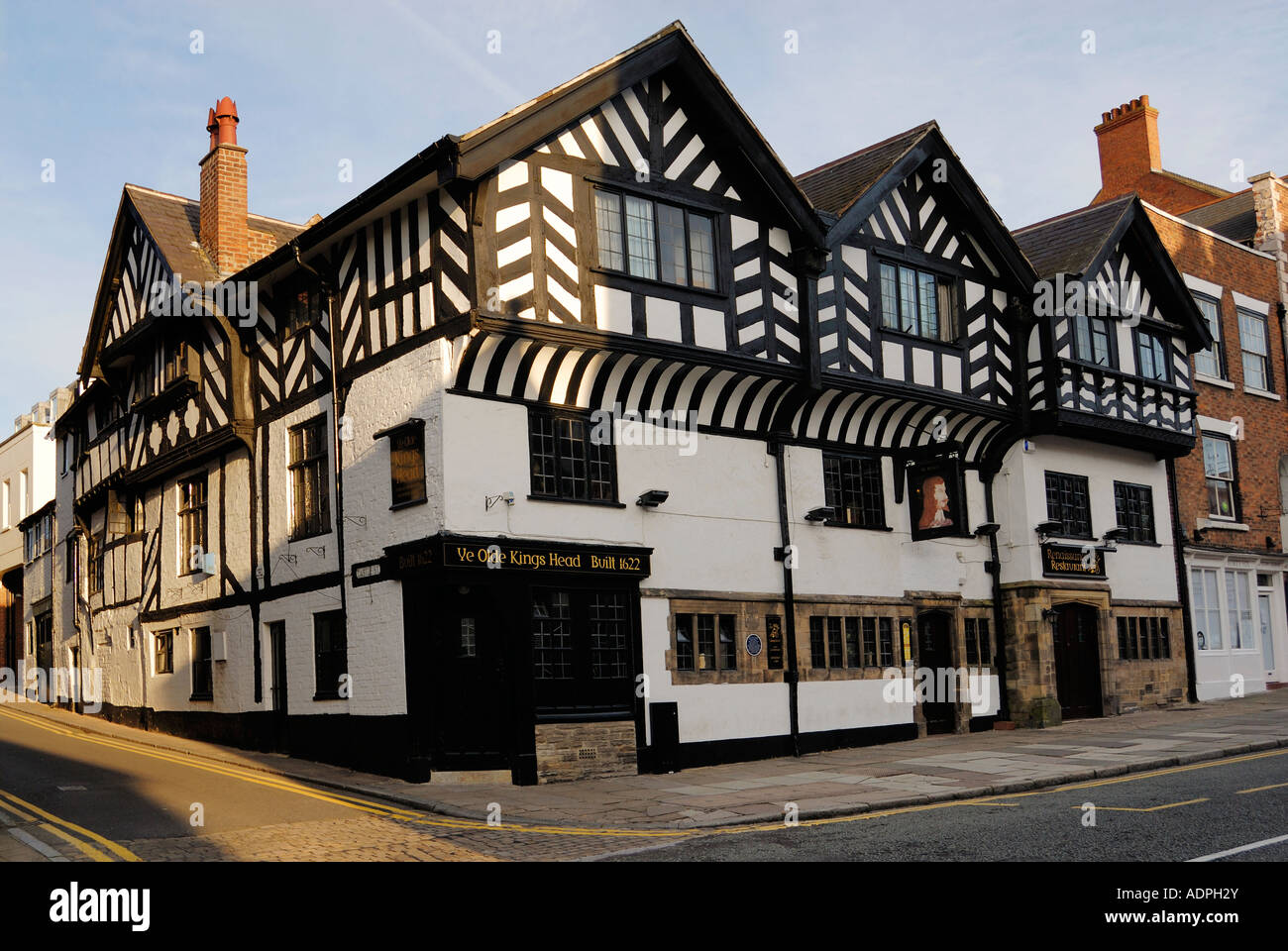 Chester Ye Olde Kings head public house situated on Lower Bridge Street in the historic city of Chester Stock Photo