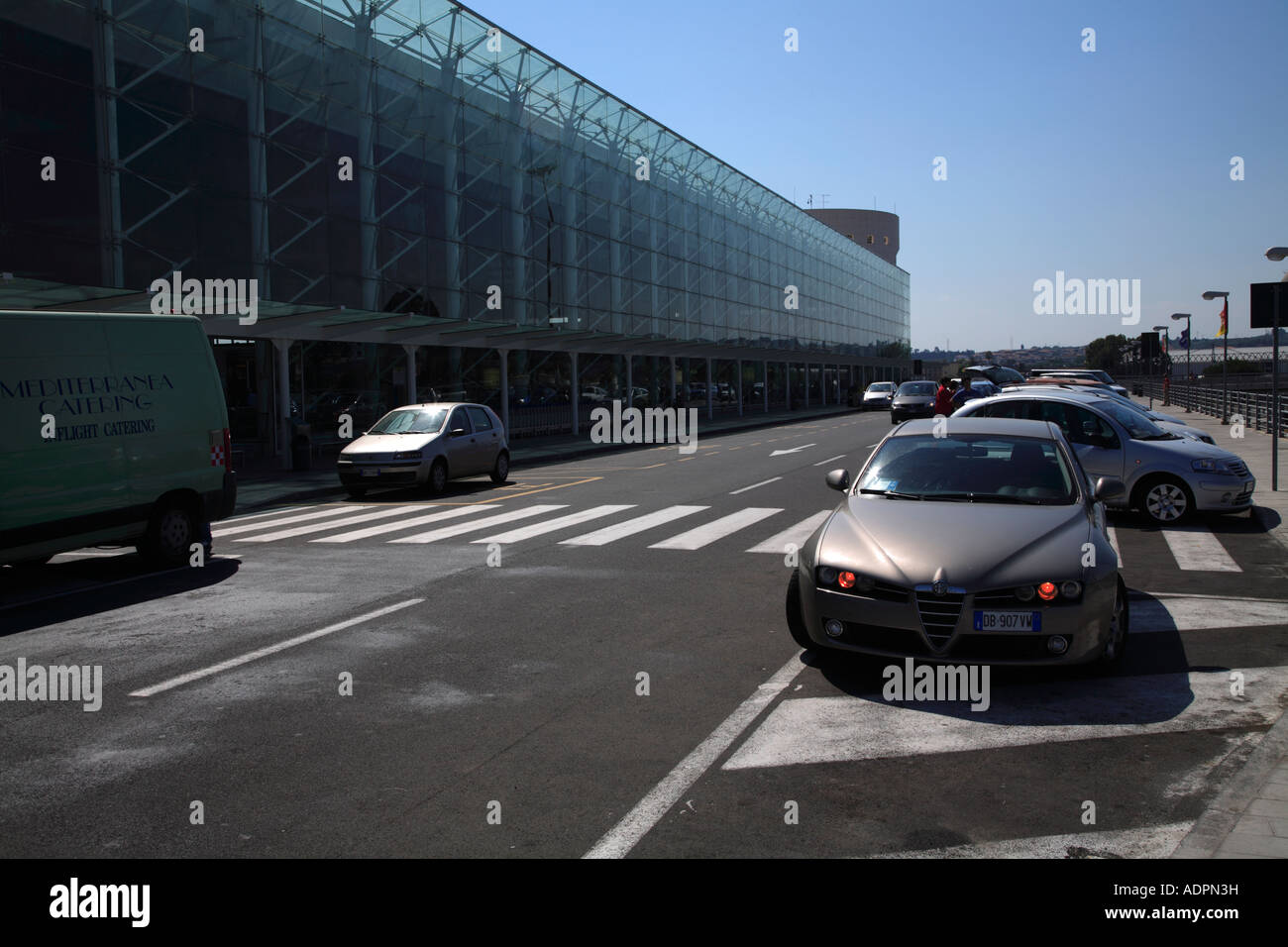 Cars at Departure Terminal Catania Airport Sicily Italy Stock Photo - Alamy, image size:1300x956