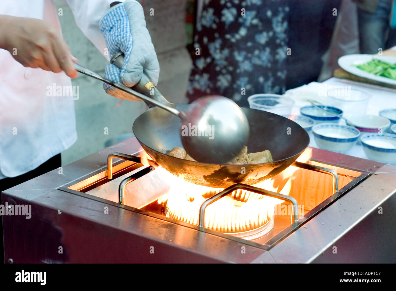 Paris France, Chinese Chef, "Cooking Chinese Food" "in a Wok" Detail
