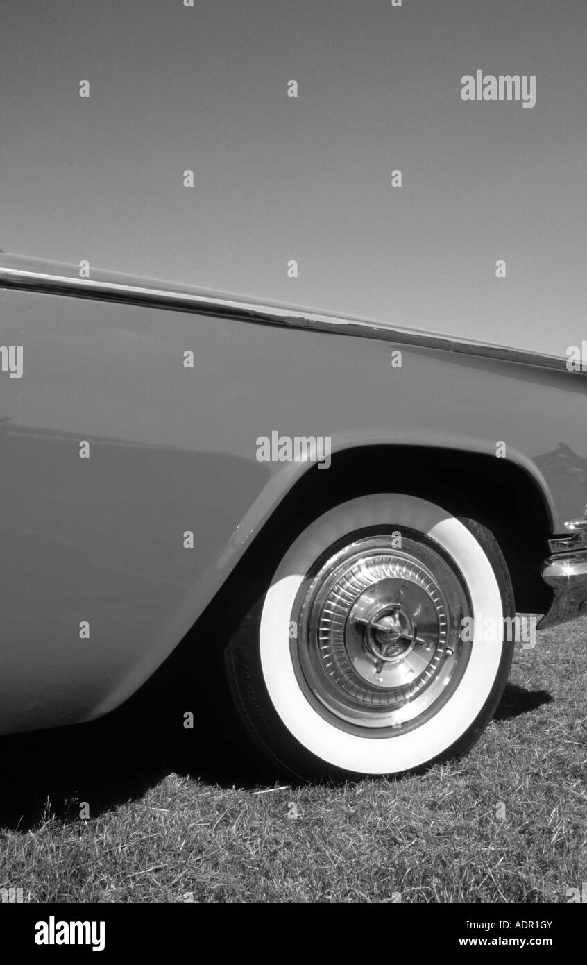 Buick 4800 Electra 225 Convertible Coupe of 1959. hubcaps hub cap caps