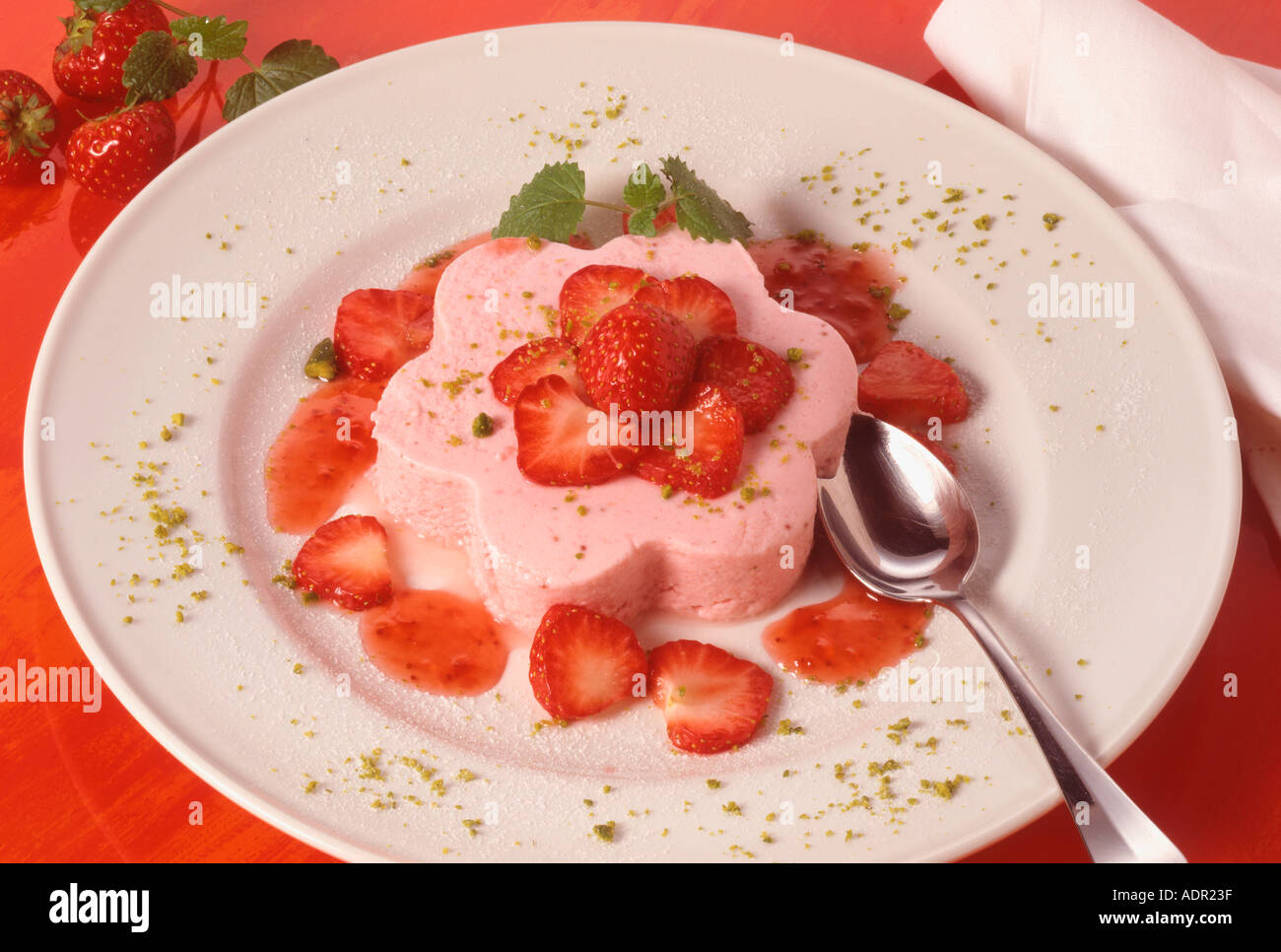 Erdbeercreme mit frischen Erdbeeren Strawberrycreme with fresh strawberry Stock Photo
