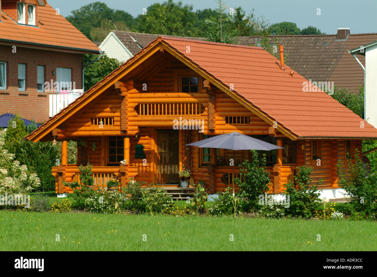 Build log cabin hi-res stock photography and images - Alamy