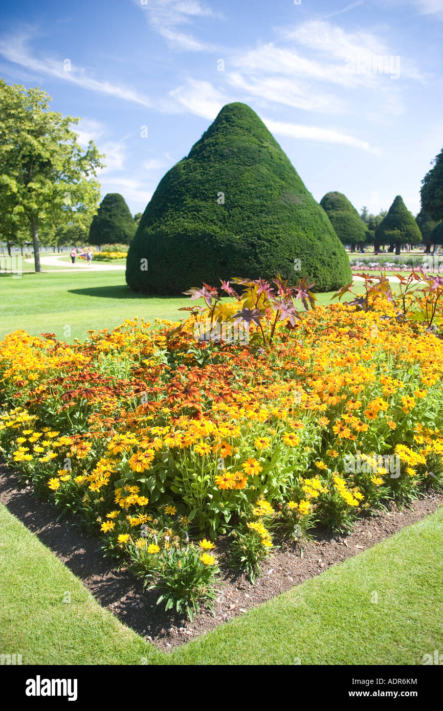 Gardens Hampton Court London England Stock Photo Alamy
