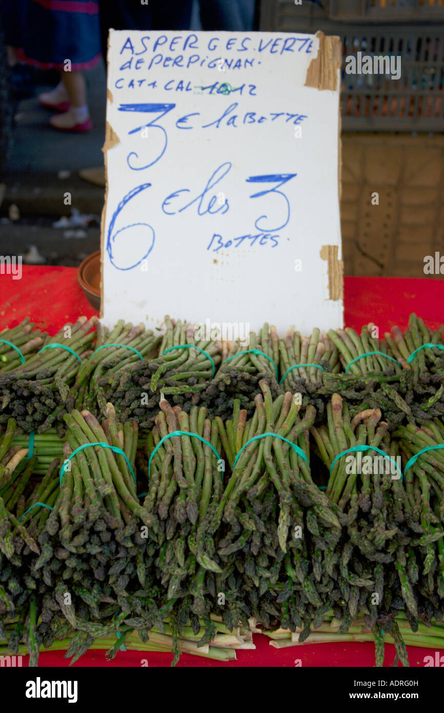 Bundles of Asparagus for sale on a typical French market in the Herault, Languedoc Roussillon