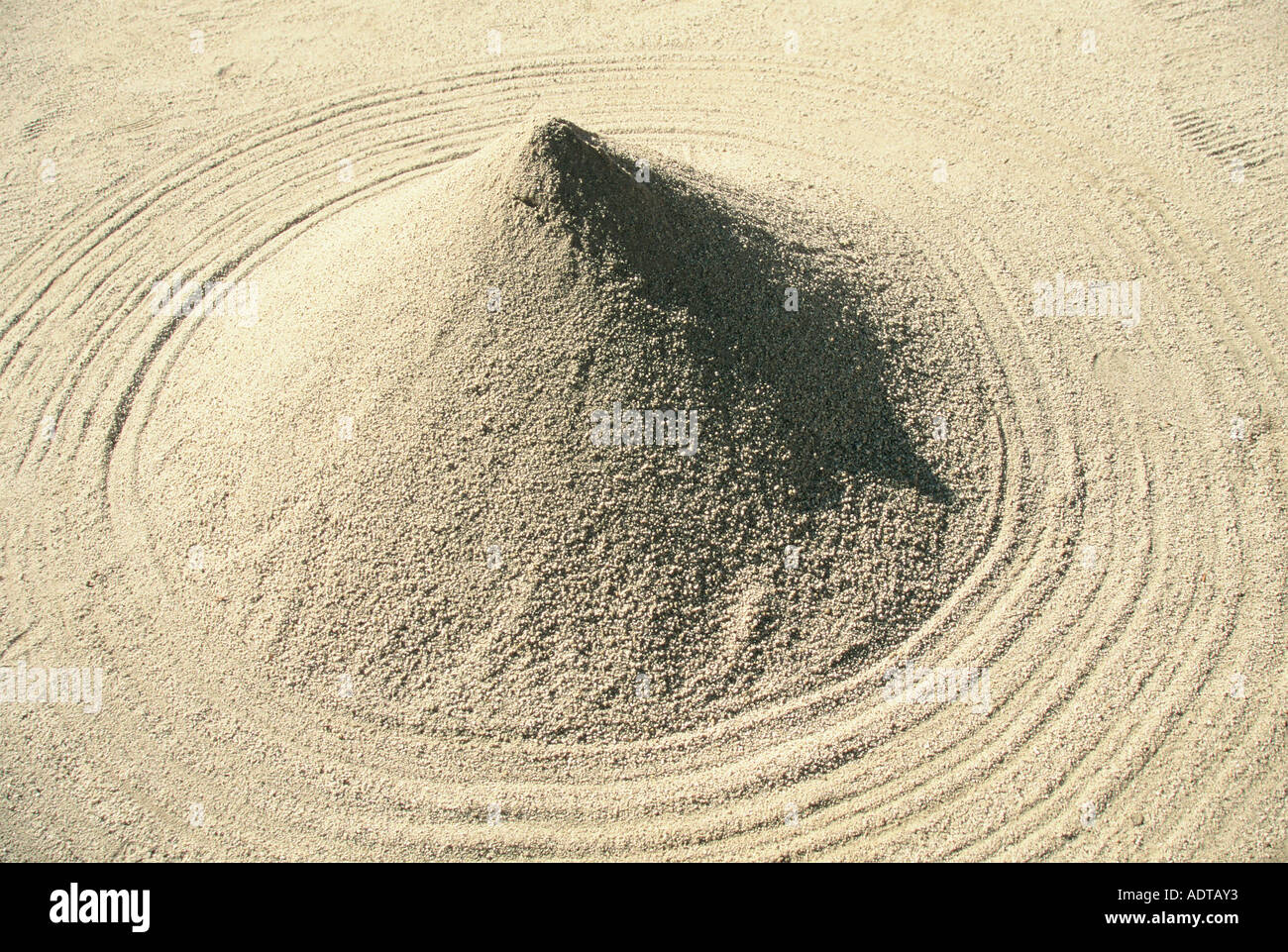Sand Racking Japan Japan sand garden hi-res stock photography and images - Alamy