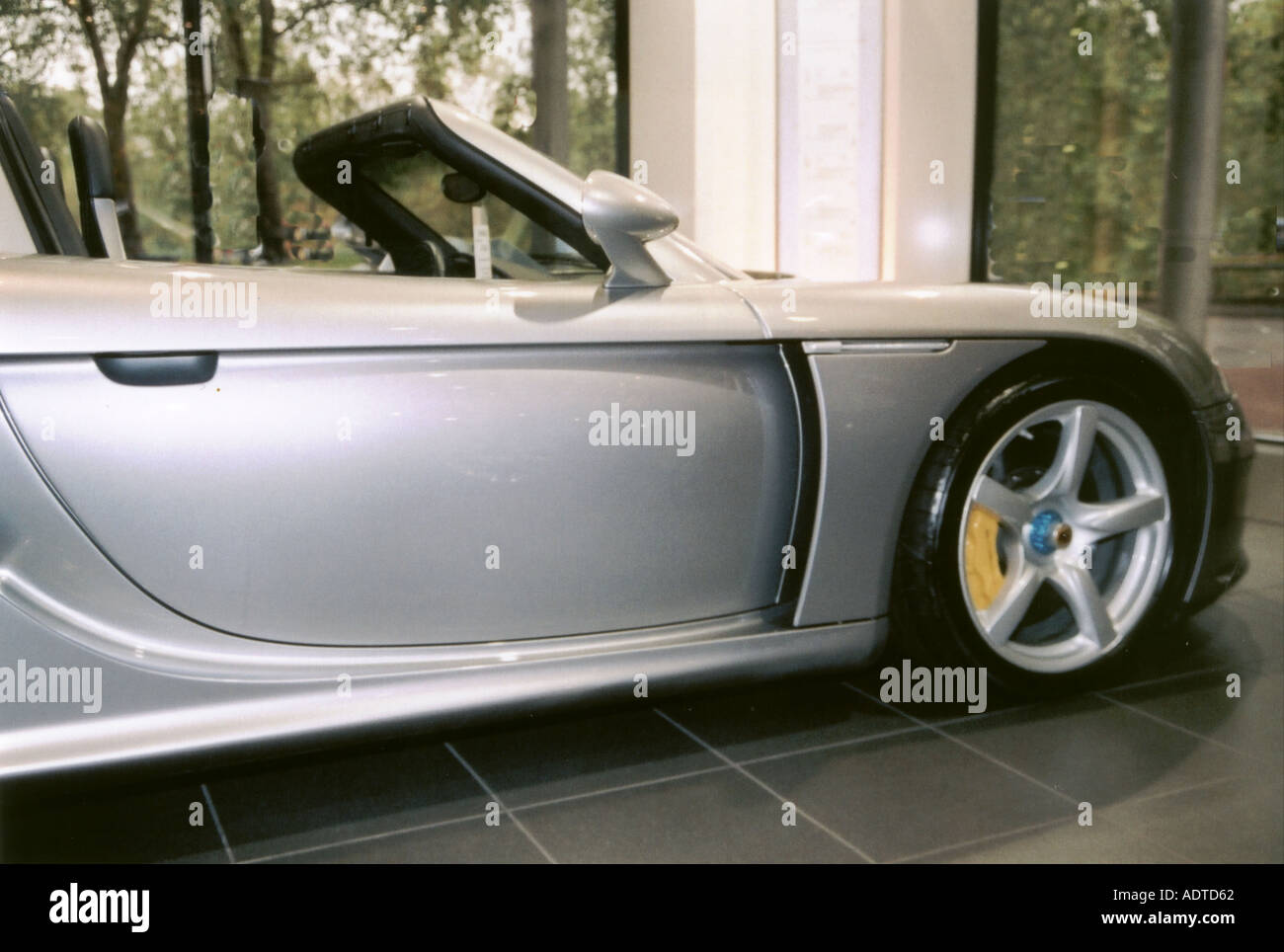 Porsche Carrera GT side view Stock Photo - Alamy