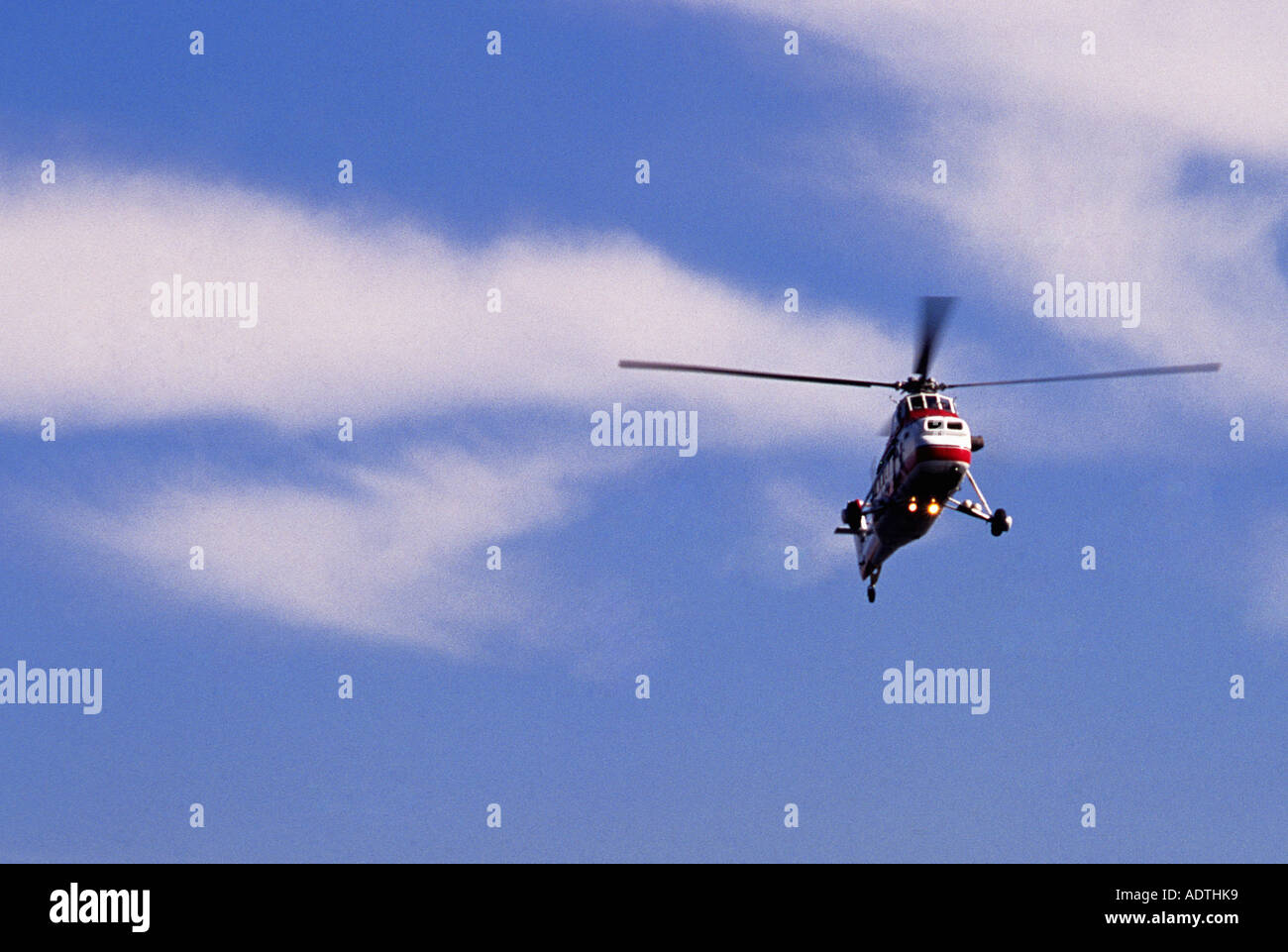 Low flying helicopter chopper hi-res stock photography and images - Alamy