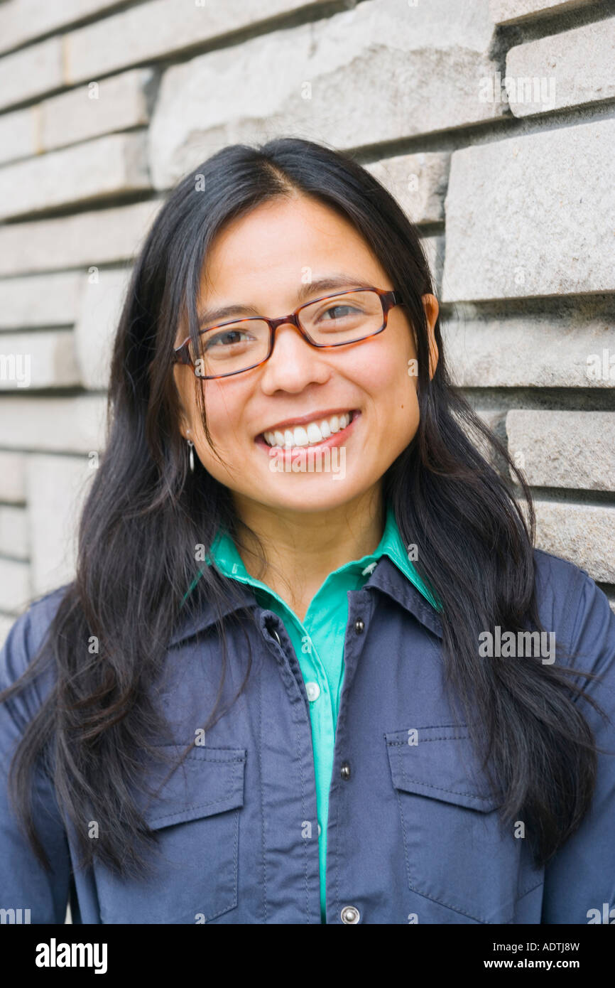 Portrait of smiling young woman Stock Photo - Alamy