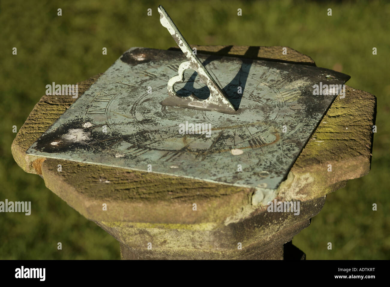 Ancient sundial hires stock photography and images Alamy