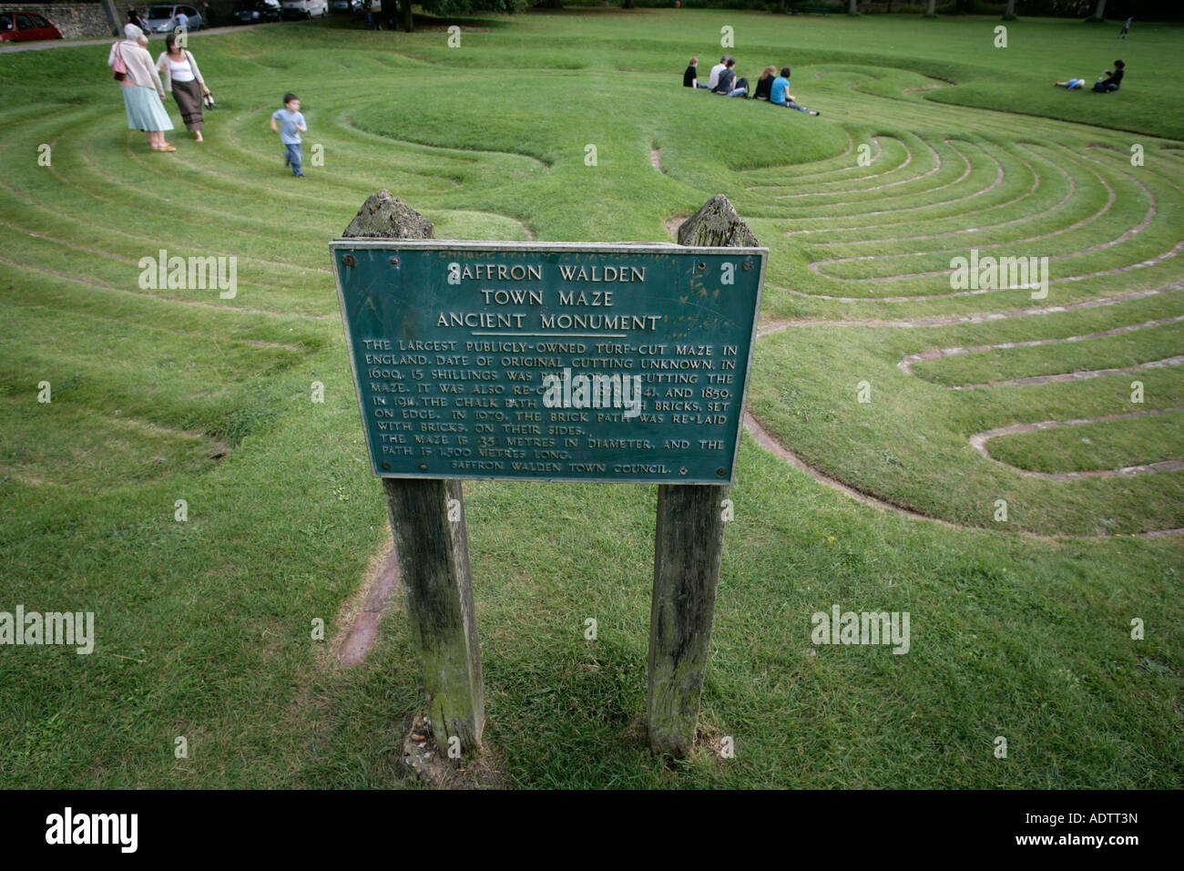 Information sign at the Saffron Walden turf maze monument, Saffron Walden, Essex, England, UK Stock Photo