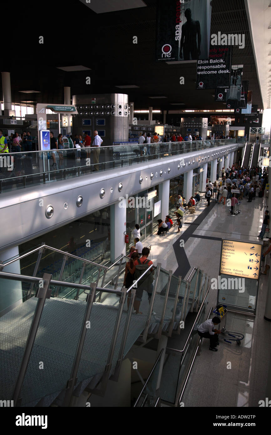 Departure arrivals airport hi-res stock photography and images - Alamy