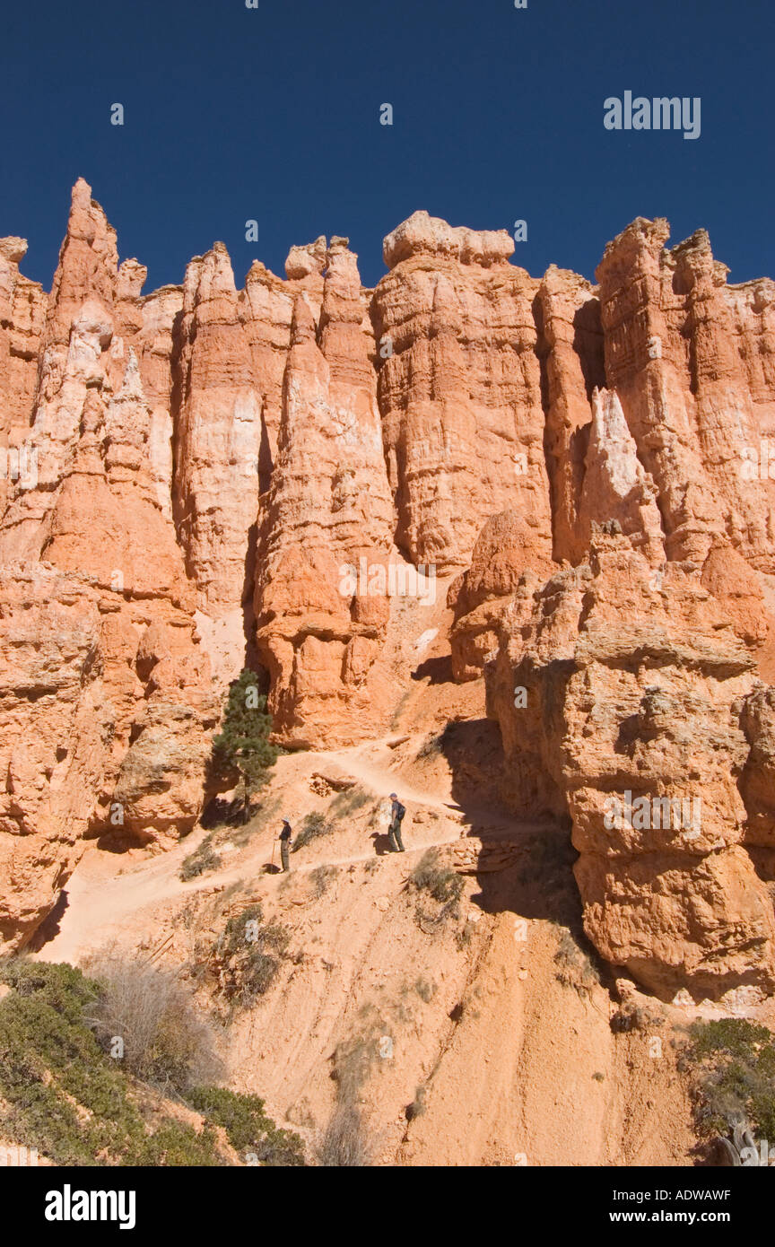 Utah Bryce Canyon National Park hikers on Queen's Garden Trail Stock Photo