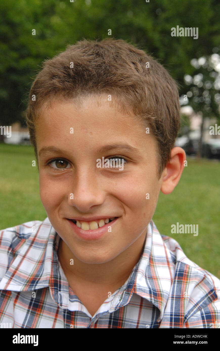 Boy looking happy hi-res stock photography and images - Alamy