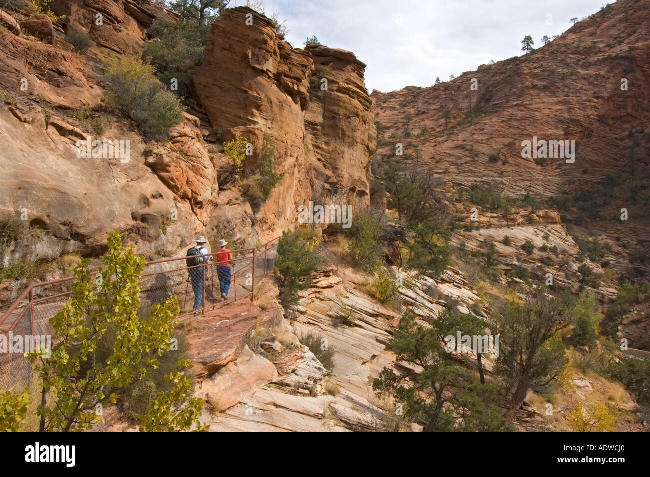 Utah Zion National Park Canyon Overlook Trail couple hiking Stock Photo