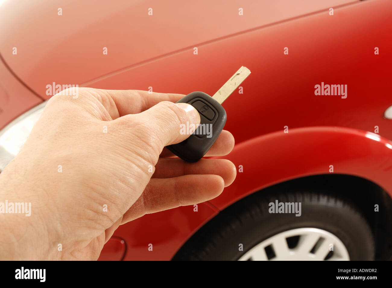 Remote control key operating 2005 Citroen C3 Stock Photo Alamy
