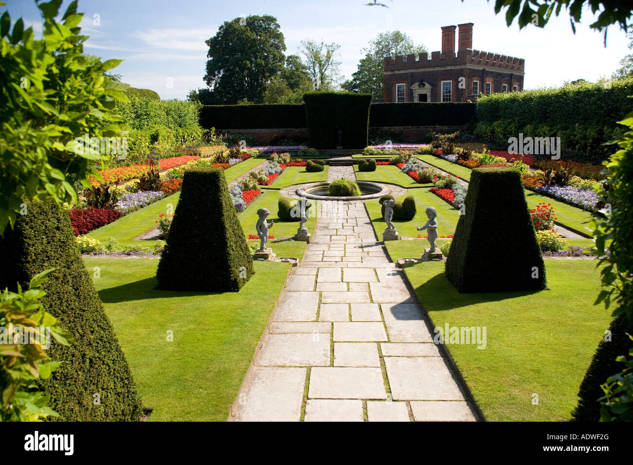The Pond Gardens Hampton Court London England Stock Photo Alamy