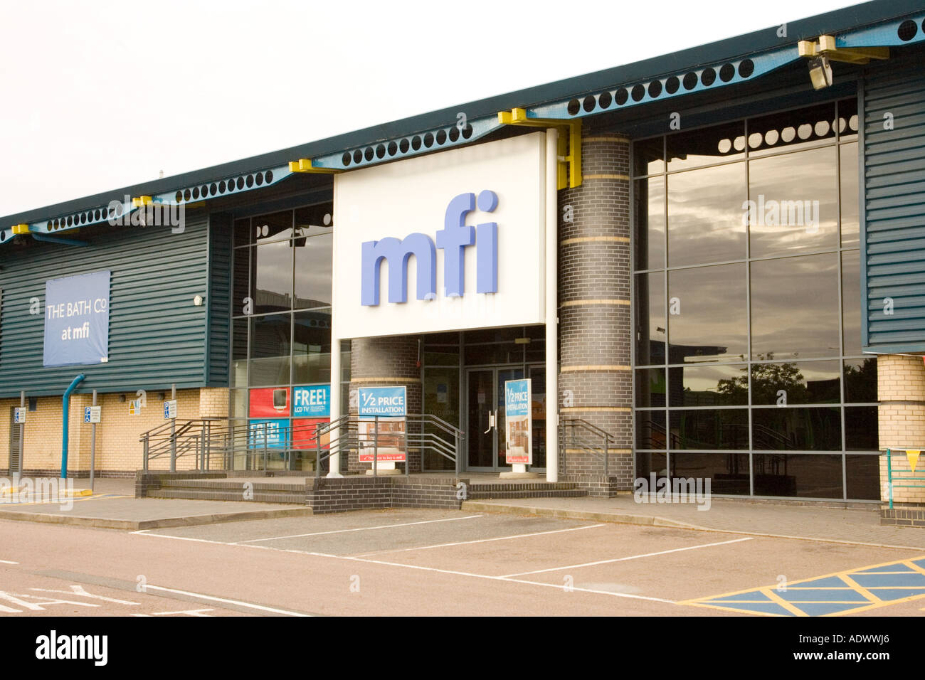 MFI store now closed down at a retail park in Bury St Edmunds, UK Stock Photo