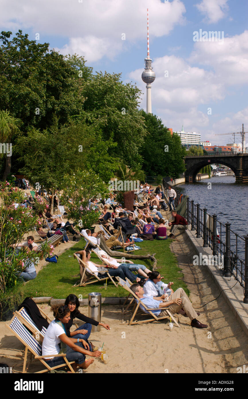 People throng a sandy city beach built beside the Spree River in central Berlin Germany 2005 Stock Photo
