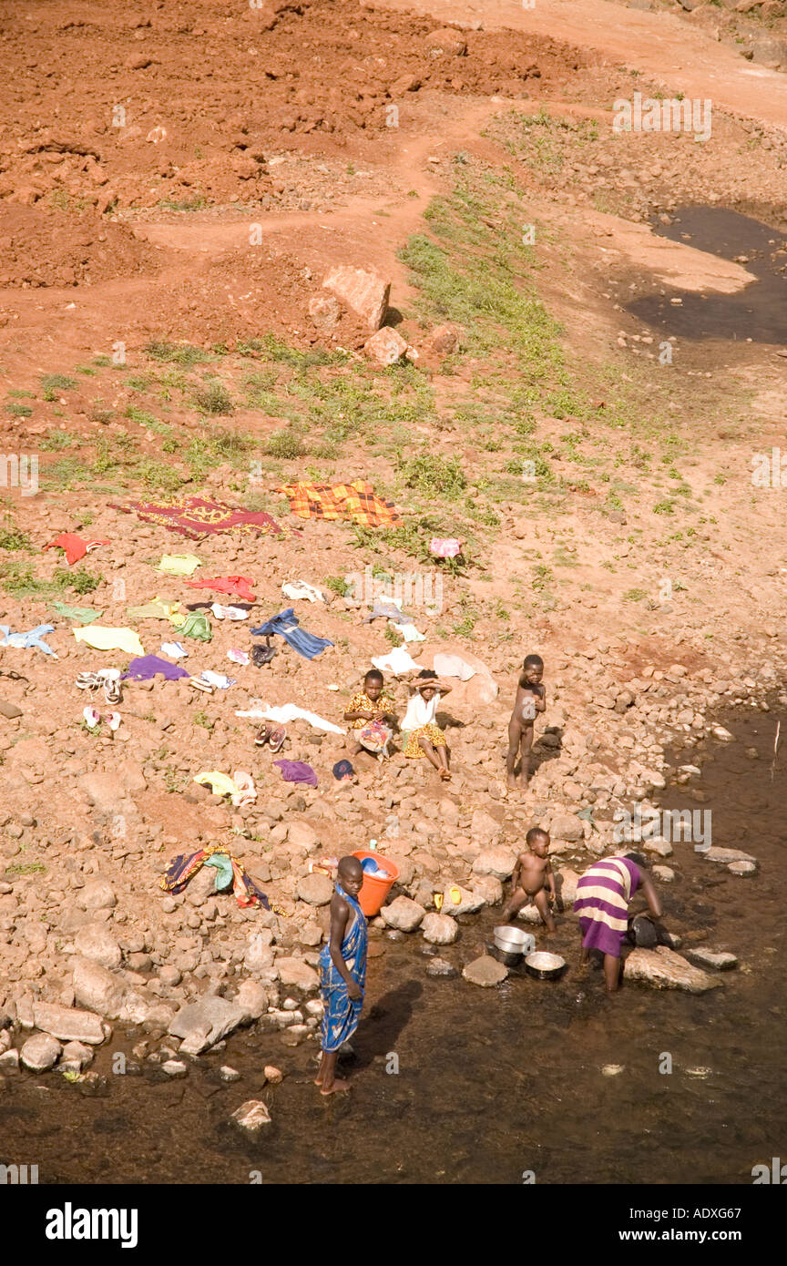 Women washing clothes on rocks hi-res stock photography and images - Alamy