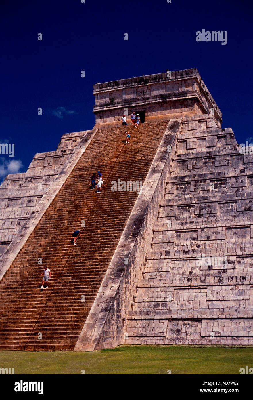 El Castillo, Pyramid Of Kukulcan, Chichen Itza Archaeological Site ...