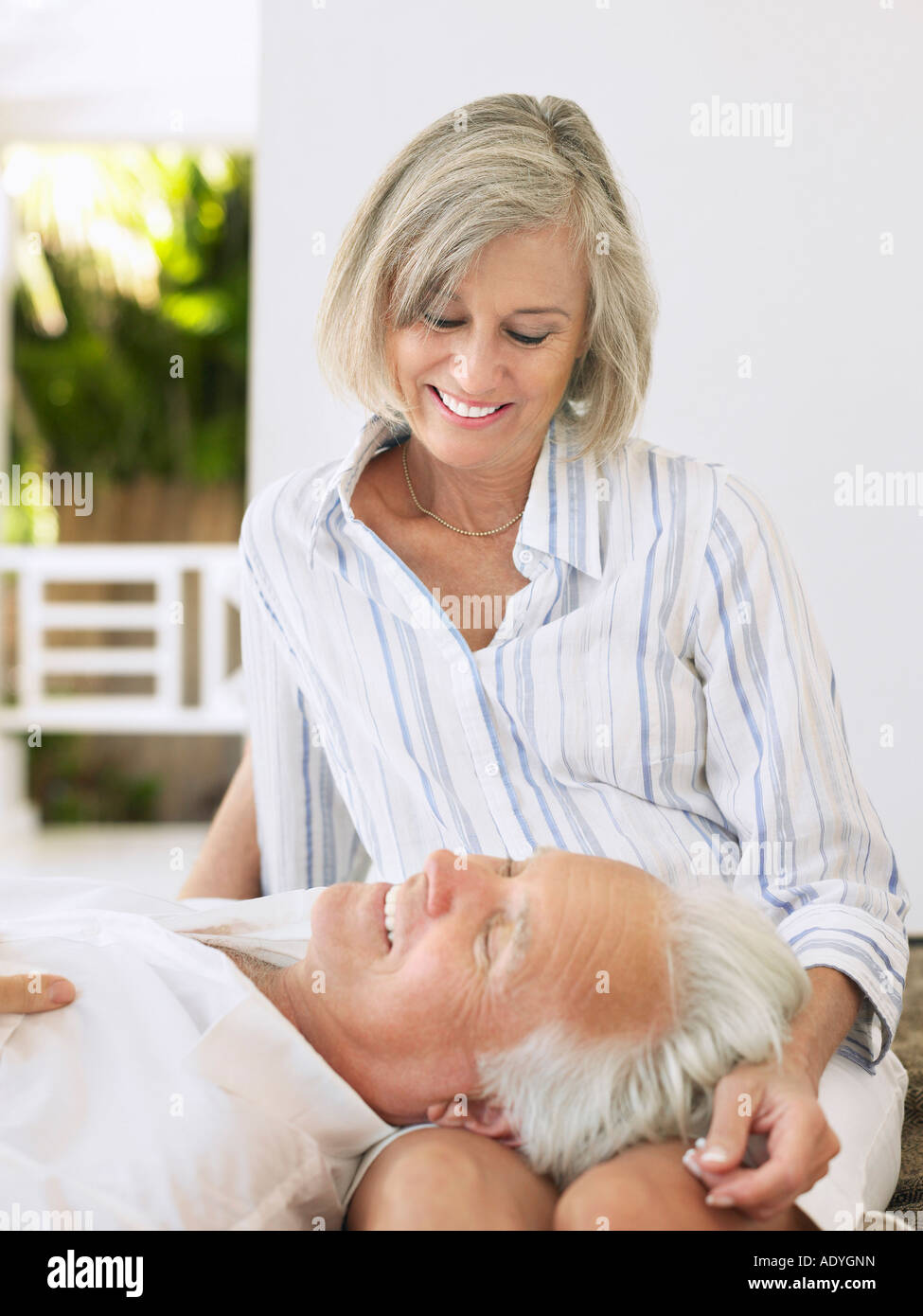 Woman sitting on man lap hi-res stock photography and images - Alamy