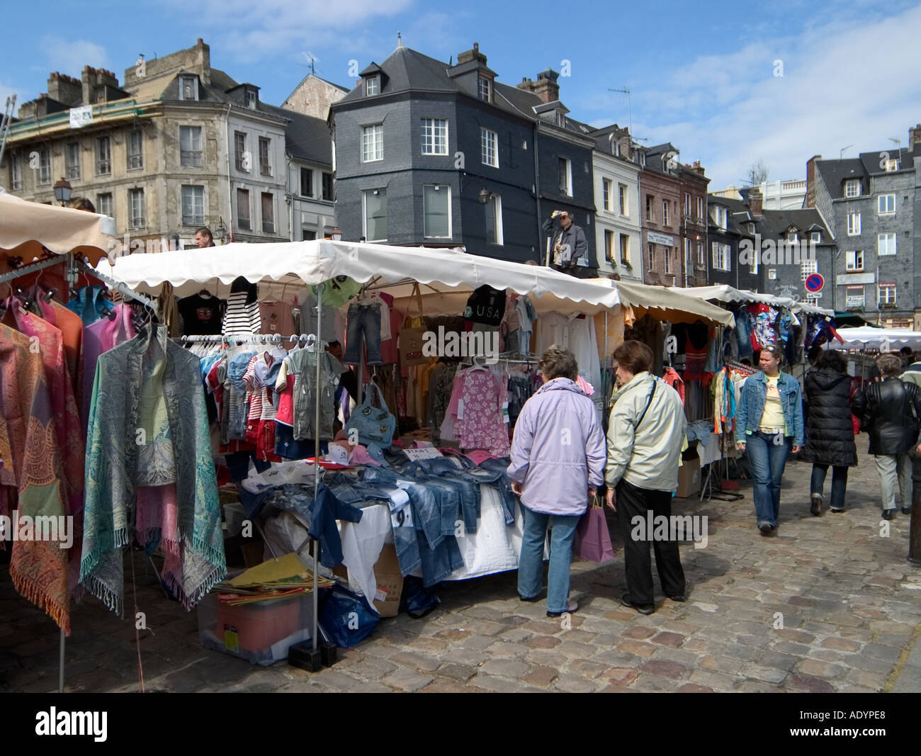 Open air street market hi-res stock photography and images - Alamy