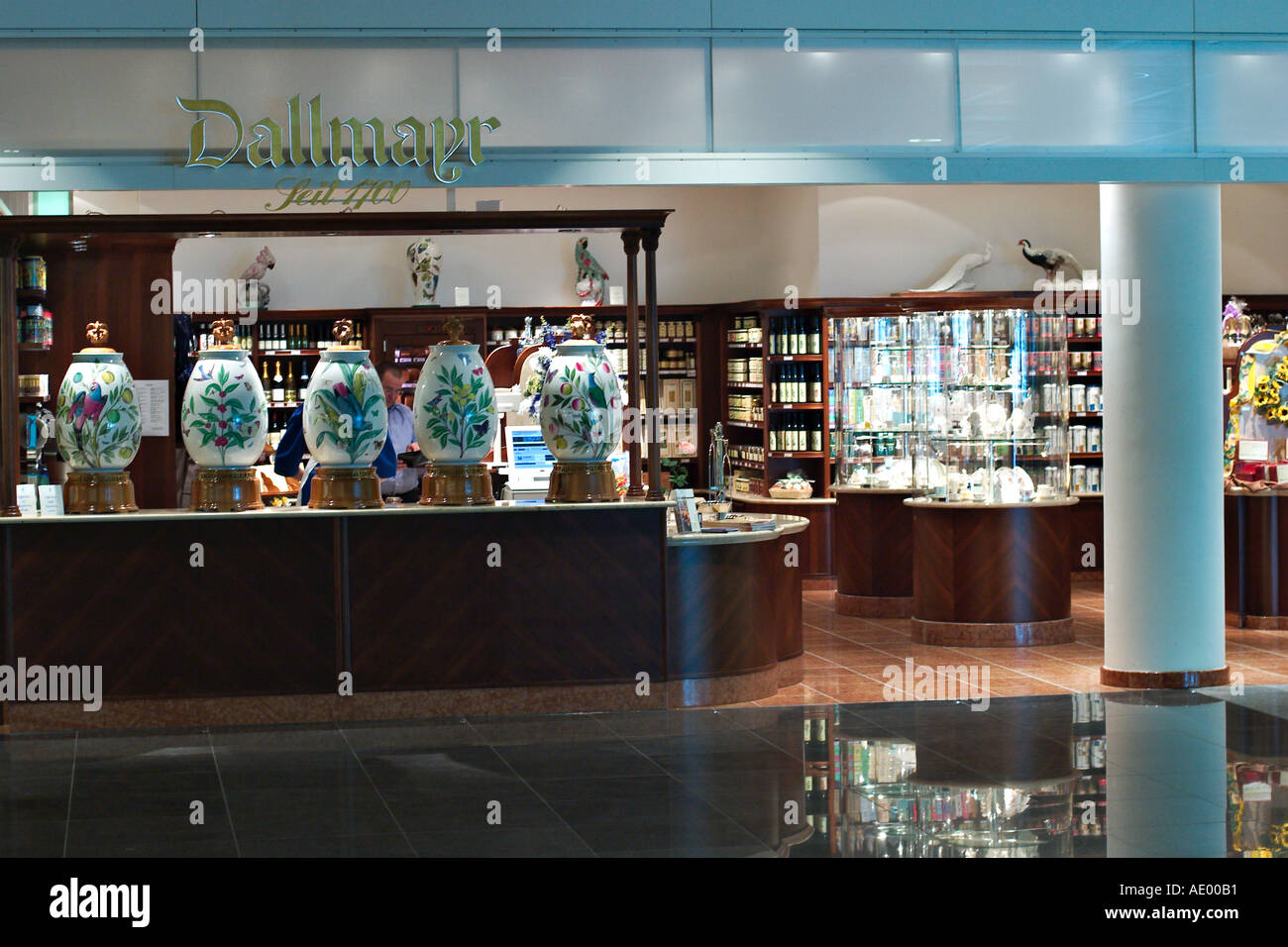 Franz Josef Strauß Flughafen München Terminal 2 duty free shop airport