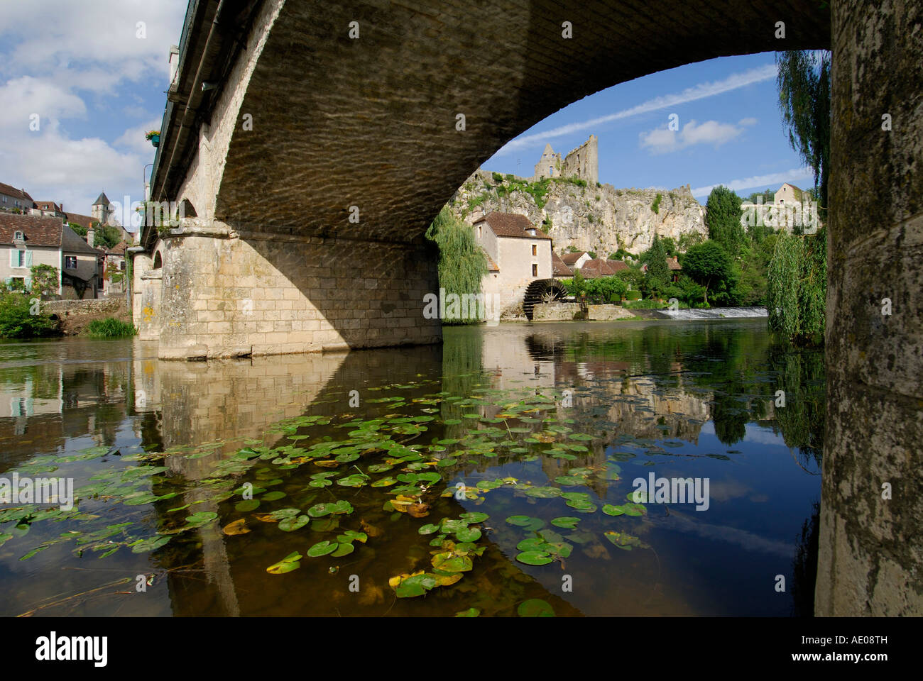 Ruined chateau overlooking Anglessurl'Anglin (86260), Vienne,