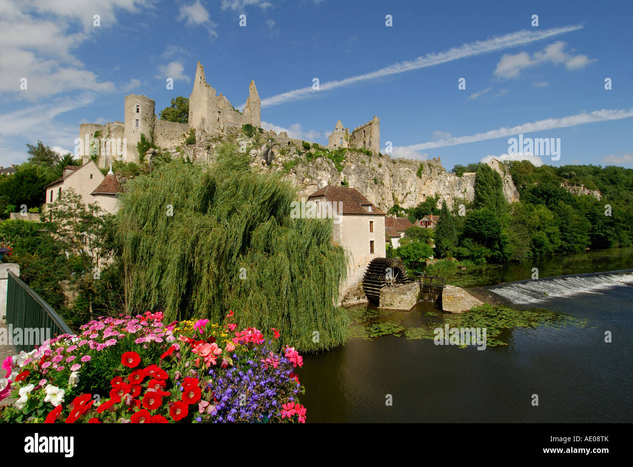 Ruined chateau overlooking Anglessurl'Anglin (86260), Vienne,